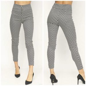 Women's Black/White Diamond Print Skinny Leg Pants